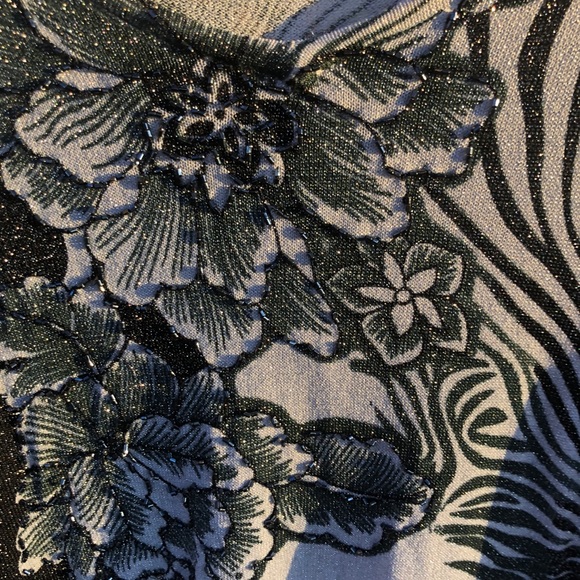 YisiFen • Vtg• Black/White • Silver Metallic Thread • Large • Shimmering Sweater - Picture 7 of 15